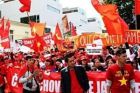 Protestierende Vietnamesen stecken mehrere chinesische Fabriken in Brand 