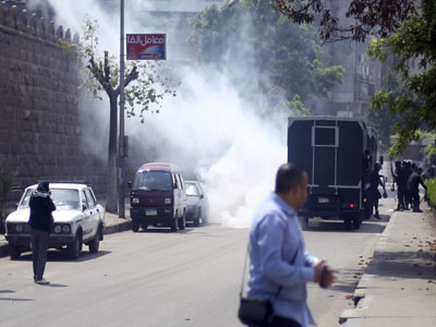 مقتل وإصابة 13 شخصا بينهم عناصر امن في حادثين منفصلين في مصر