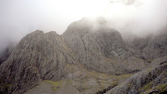 Young muslims climb UK's highest peaks for peace