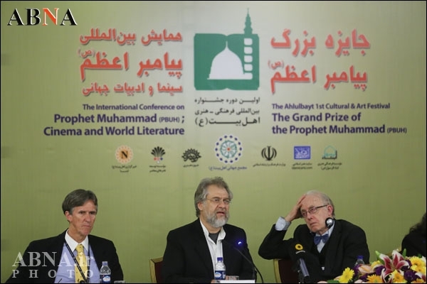 دانشور الجزایر: ہمیں چاہیے کہ اخلاق محمدی سماج میں رائج کریں
