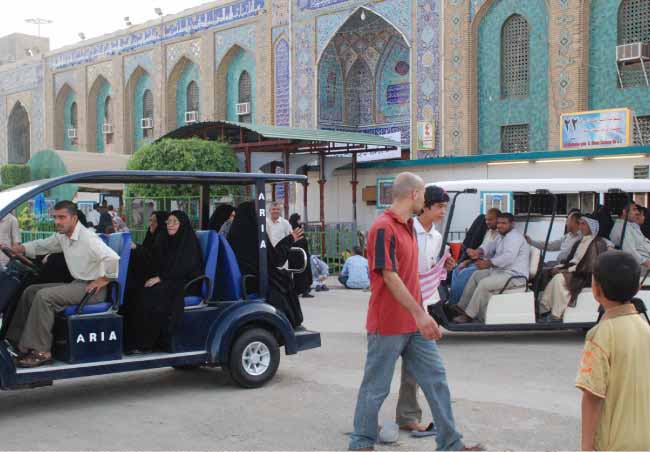 بالصور/  تقرير عن خدمة نقل الزائرين مجانا في منطقة بين الحرمين في كربلاء المقدسة