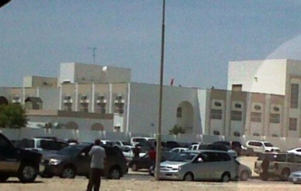 إصابة طالبة بحرينية بالرصاص الحي والداخلية تنفي