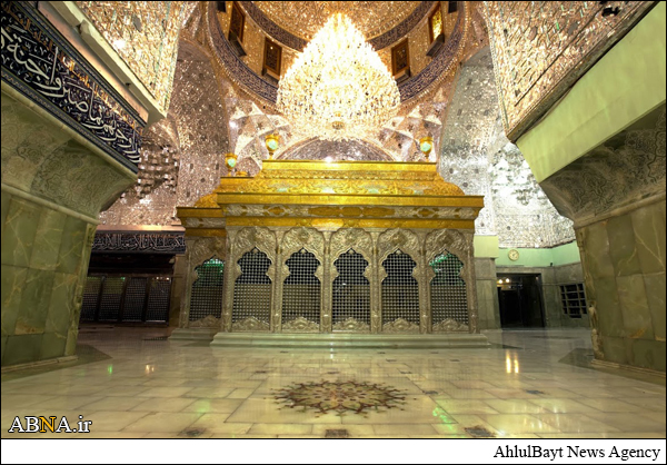 بالصور / زائر إيراني يهدي سجادة بقيمة تزيد عن المليون دولار لمرقد الإمام الحسين (ع) بكربلاء