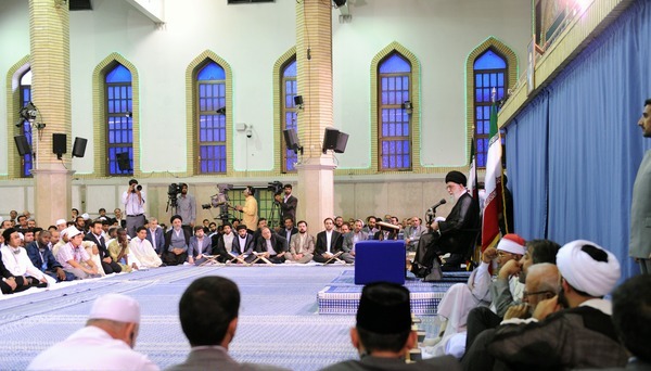  آية الله خامنئي يستقبل المشارکین بمسابقات القران الدولیة
