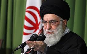 “Ayatolá Jamenei ha comenzado su discurso por la conmemoración del XXV aniversario del fallecimiento del Imam Jomeini (r.a.)”