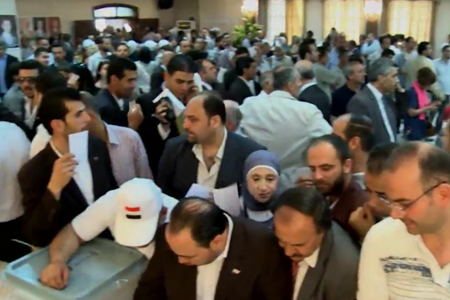 لجنة الانتخابات تعلن غلق صناديق الاقتراع في سوريا بعد تمديد التصويت لخمس ساعات اخرى