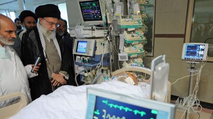 Guide suprême visite l'ayatollah Mahdavi Kani 