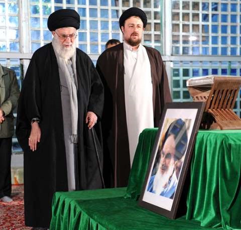 Imam Jamenei: “EEUU ya ha Descartado la Opción de la Fuerza contra Irán”