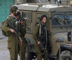 فلسطینی ٹی وی چینل پر صہیونی فوجیوں کا حملہ، دو صحافی اور ایک مہمان گرفتار