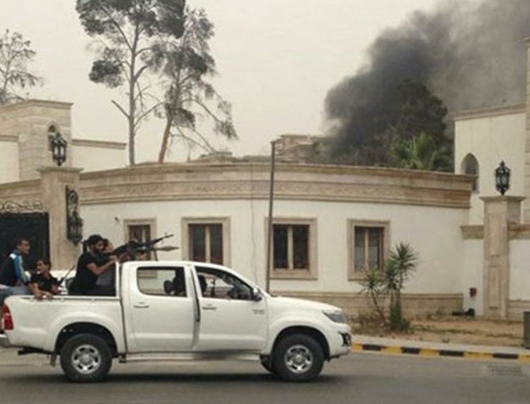 مسلحون مجهولون يقصفون مبنى دار الإفتاء في طرابلس