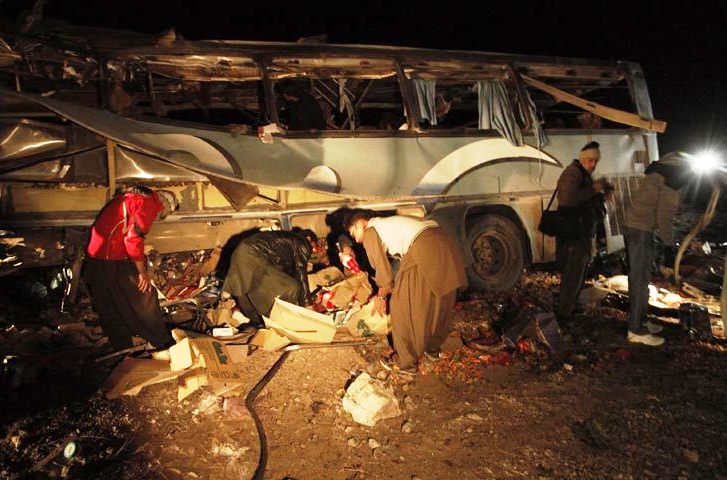 استشهاد 23 زائرا باكستانيا في هجومين كانوا عائدين من العتبات المقدسة في ايران