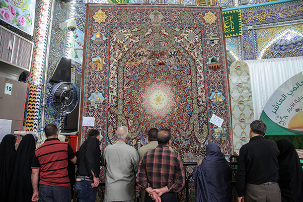 More Than a Million-Dollar Carpet Presented to Imam Hussein Holy Shrine 