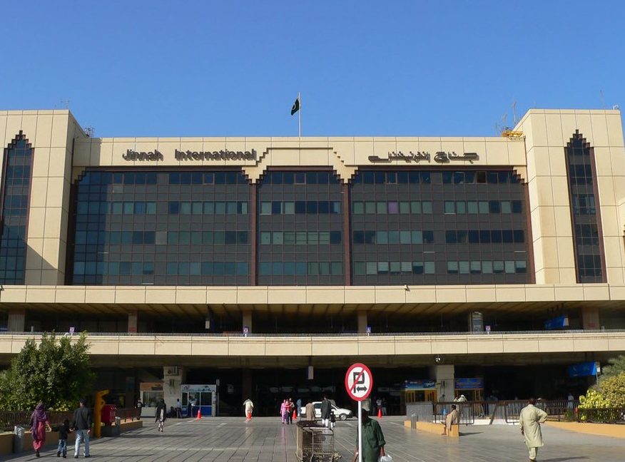 تعليق كل الرحلات في مطار كراتشي لتعرضه للهجوم من قبل المسلحين