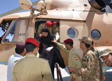 تفتان، خودکش حملے کا نشانہ بننے والے زائرین کو ہیلی کاپٹر کے ذریعے کوئٹہ پہنچا دیا گیا