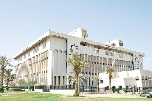الكويت تمنع صدور صحيفتين لنشرهما مقالات عن مشروع انقلاب