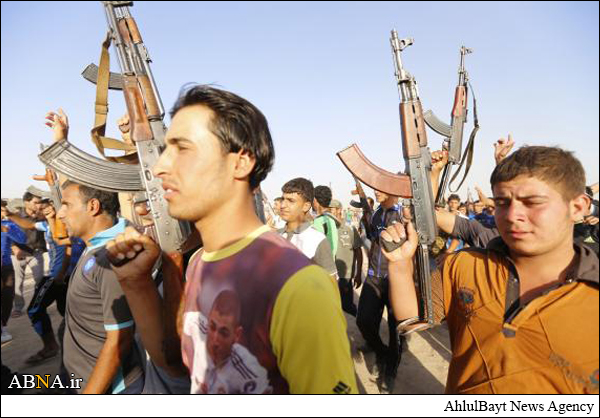 Image /  Iraqi Sunnis flock to recruiting centers to fight back ISIL