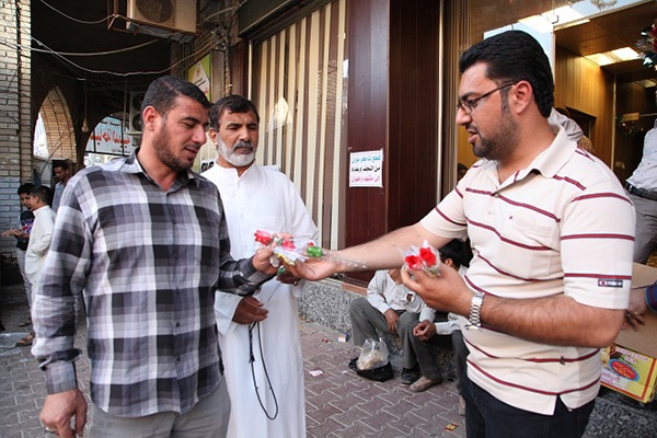 Image / Flowers Given Out to Karbala Pilgrims on Imam Mahdi's Birth Anniversary