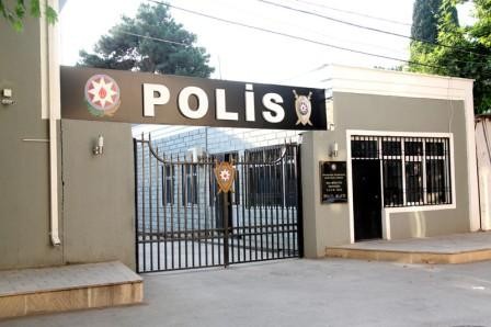 Bakıda polis rəisini bıçaqladılar