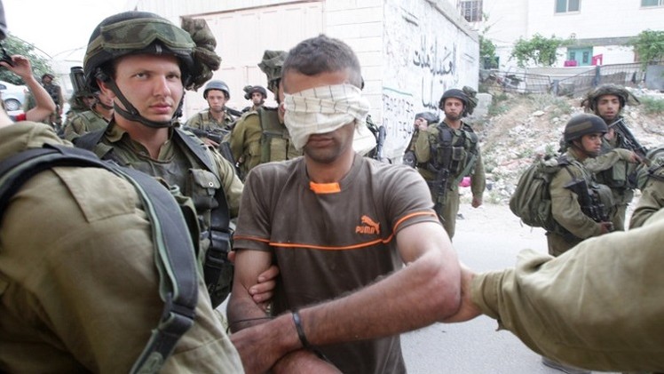 مواجهات بين جنود الاحتلال الاسرائيلي وفلسطنيين بعد محاصرة منطقة "البيرة" 