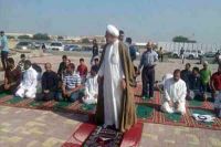 بحرین میں مسمار شدہ مسجدوں کی زمینوں پر نماز کی ادائیگی