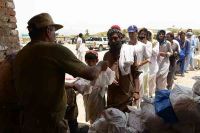 وزیرستان سے آنے والے پناہ گزینوں کی امداد شروع