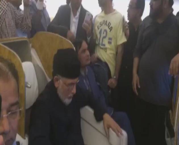 طاہرالقادری طیارہ سےباہرآنےپررضامندہوگئے