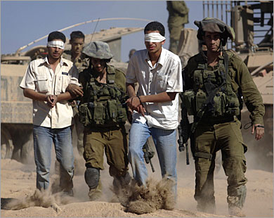 اعتقال 17 فلسطينيا في اطار حملة البحث عن المخطوفين
