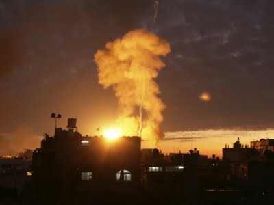 انفجار في قطاع غزة واستشهاد طفلة وجرح ثلاثة فلسطينيين 