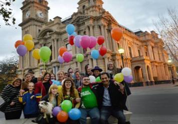  'Battle of the Balloons' as Australian Locals Defend Muslims' Right to Build Mosque