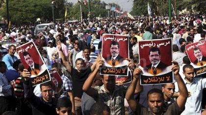 Partisans Morsi sont accusés de " assassiner, assassiner tenté, possession d'armes et d'agression sur la police. "