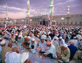 Saudi Arabia will expel non-Muslims who disrespect Ramadan