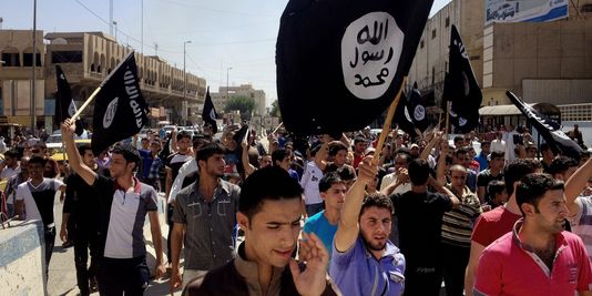 L’EIIL, engagé dans le combat en Irak et en Syrie, annonce un "califat"    