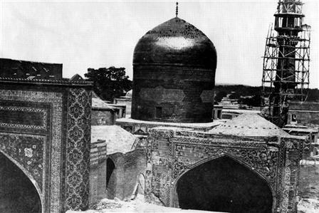A Man who Made Photos of the Holy Shrine Eternal