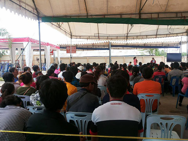 ထုိင္းေရာက္ ေရႊ႔ေျပာင္းလုပ္သားမ်ားအတြက္ တရားဝင္ လက္မွတ္ထုတ္ေပးေနရာ ျမန္မာလုပ္သား သံုးပံု တစ္ပံုသာ လာလုပ္ေသး 