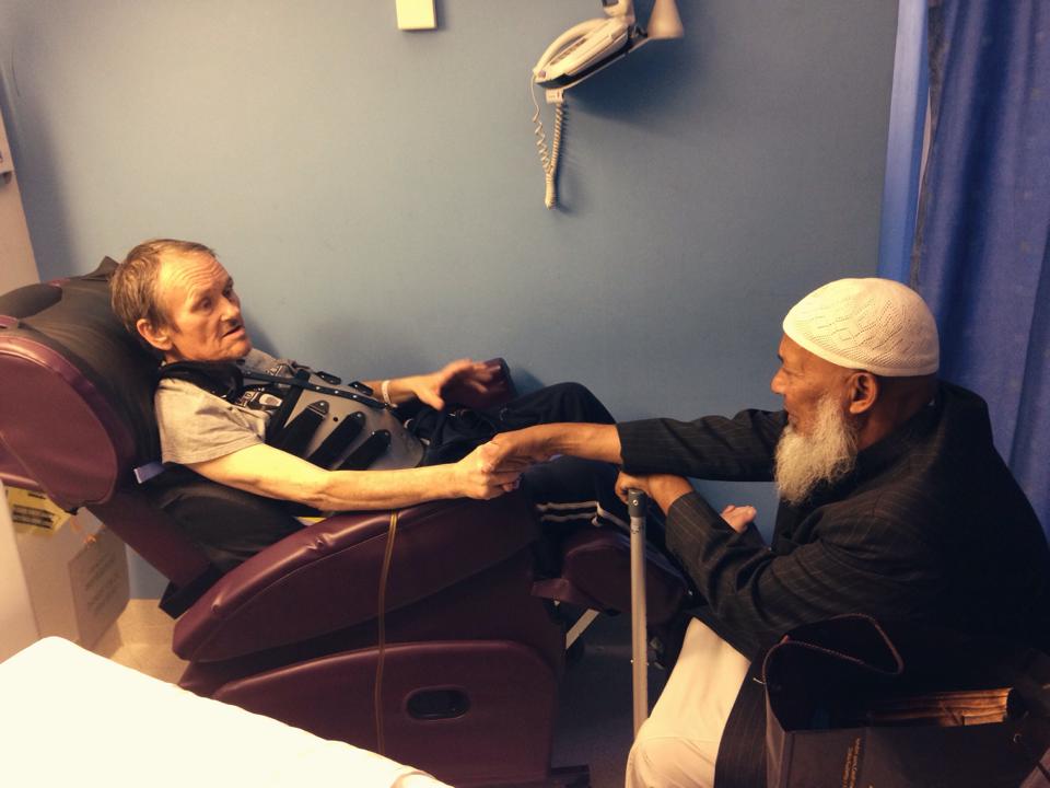 Hundreds visit British Muslim convert after message goes viral 