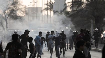 Forces Bahreïnies attaquent les manifestants