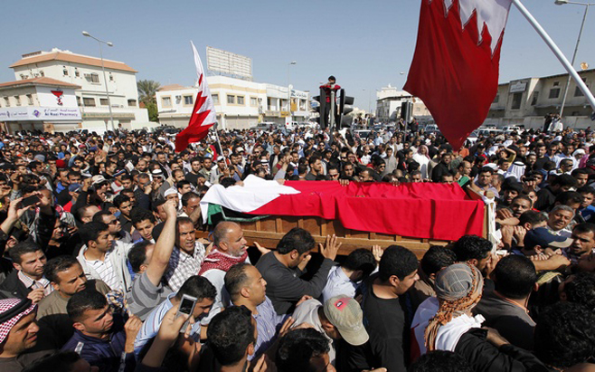 “Miles de Bareiníes Asistieron al Funeral de Abdul Aziz Al Anbar”