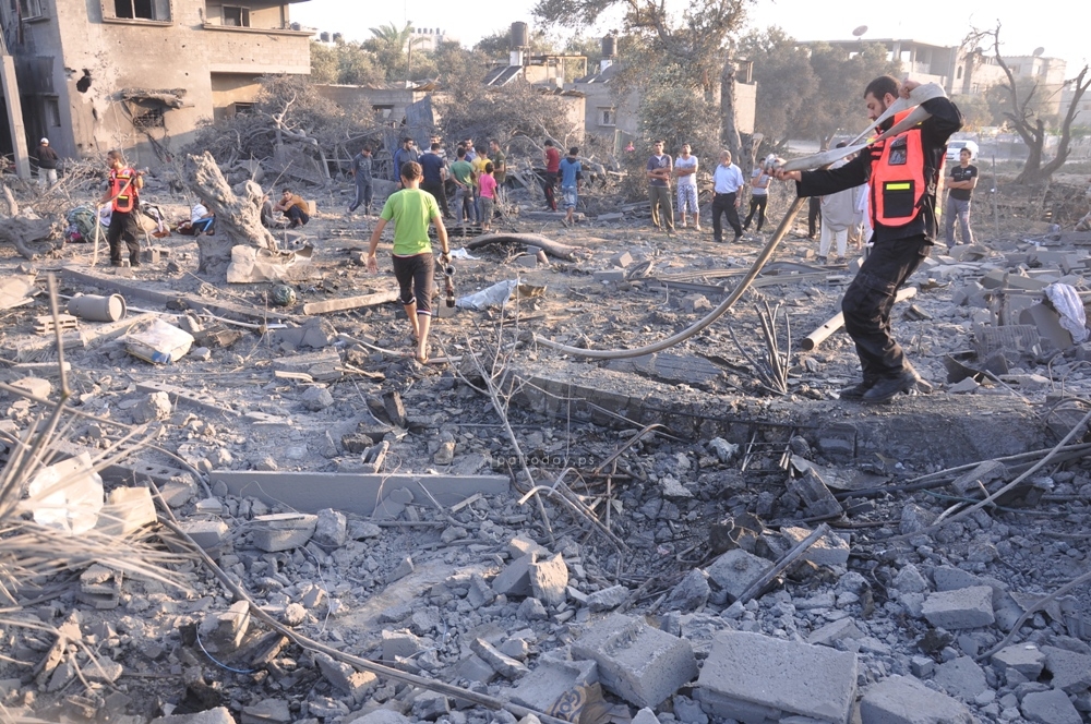 70 غارة اسرائيلية وتدمير 5 منازل وجرح 16 مدنيا حصيلة العدوان في اليوم الاول على قطاع غزة