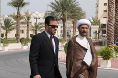 توجيه تهمة الاتصال بحكومة أجنبية لأمين عام الوفاق ومساعده