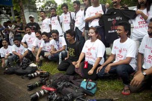 သမၼတကို မီဒီယာသမားေတြ ဆႏၵျပ