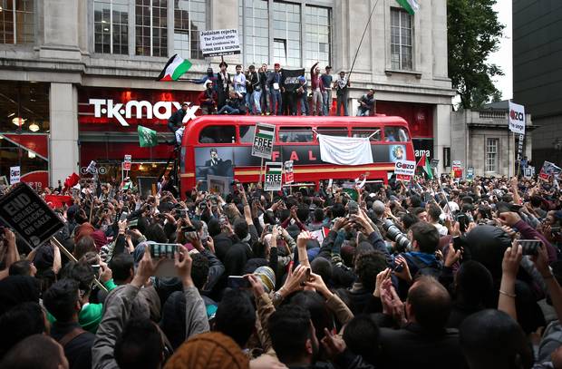 “Parisinos se Manifiesten en Contra de los Bombardeos israelíes contra Gaza”
