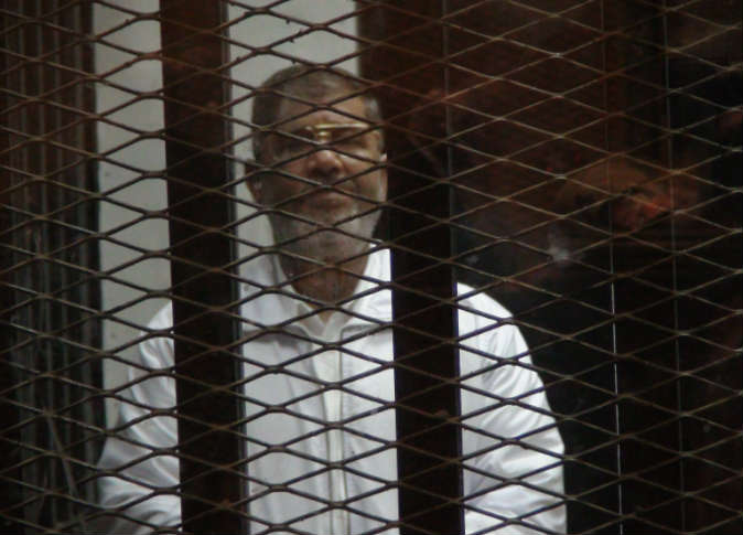 محاكمة مرسي و130 متهما بتهمة "اقتحام السجون"