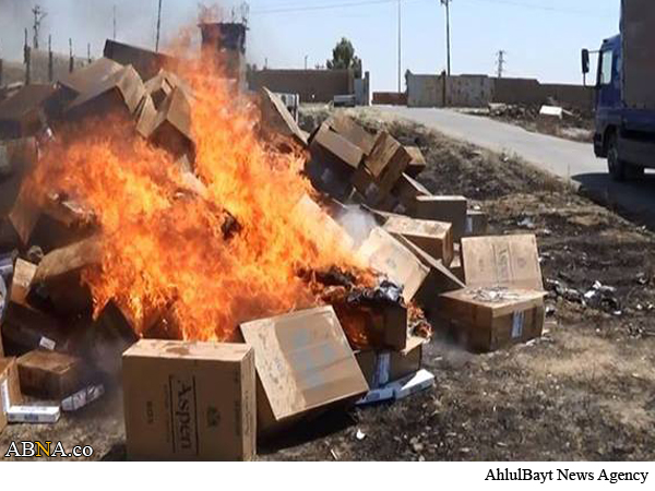 بالصور / داعش يحرق السجائر والمعسل في الموصل