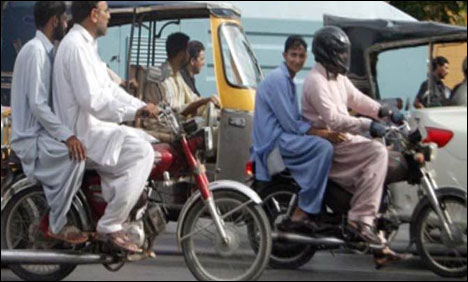 کراچی اور سکھر ڈویژن میں تین دن کےلئے ڈبل سواری پر پابند ی