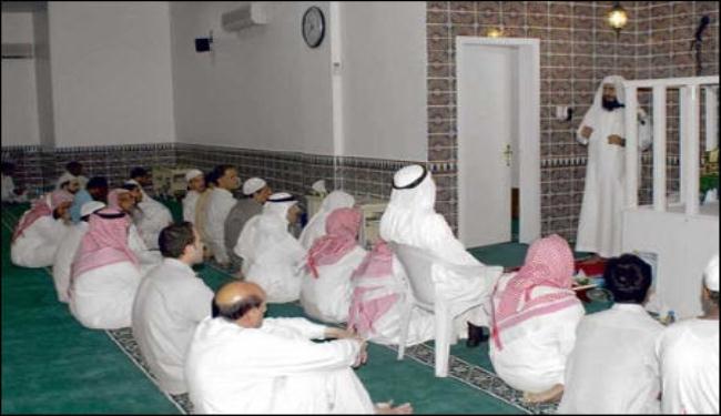 تحقيق في أمر 17 اماما لم يستغلوا خطب الجمعة للتنديد بهجوم القاعدة في السعودية