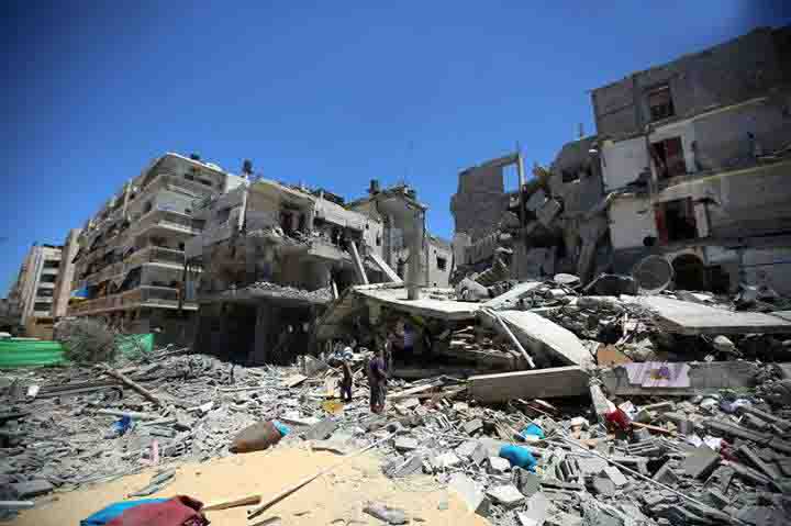 وسط الصمت الدولي مئات الوحدات السكنية دمرت, و900 ألف شخص في غزة محرومون من المياه
