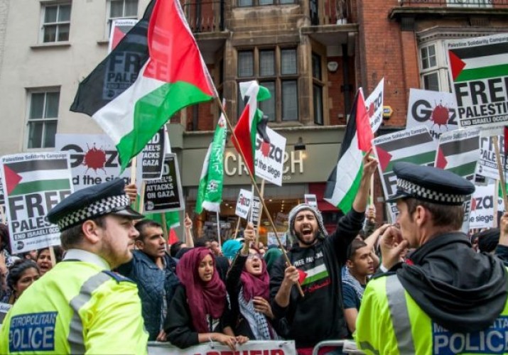 “Cien Mil Personas han Participado en una Masiva Manifestación anti-israelí en Londres”