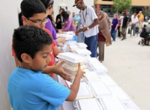 Tulsa Faiths Feed Homeless in Ramadan