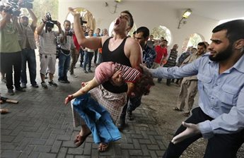 Over 100 Palestinians martyred in Israeli assault on Sunday alone, death toll 450