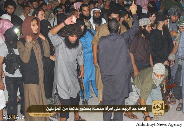 تصویر: داعش کے ہاتھوں خاتون سنگسار 